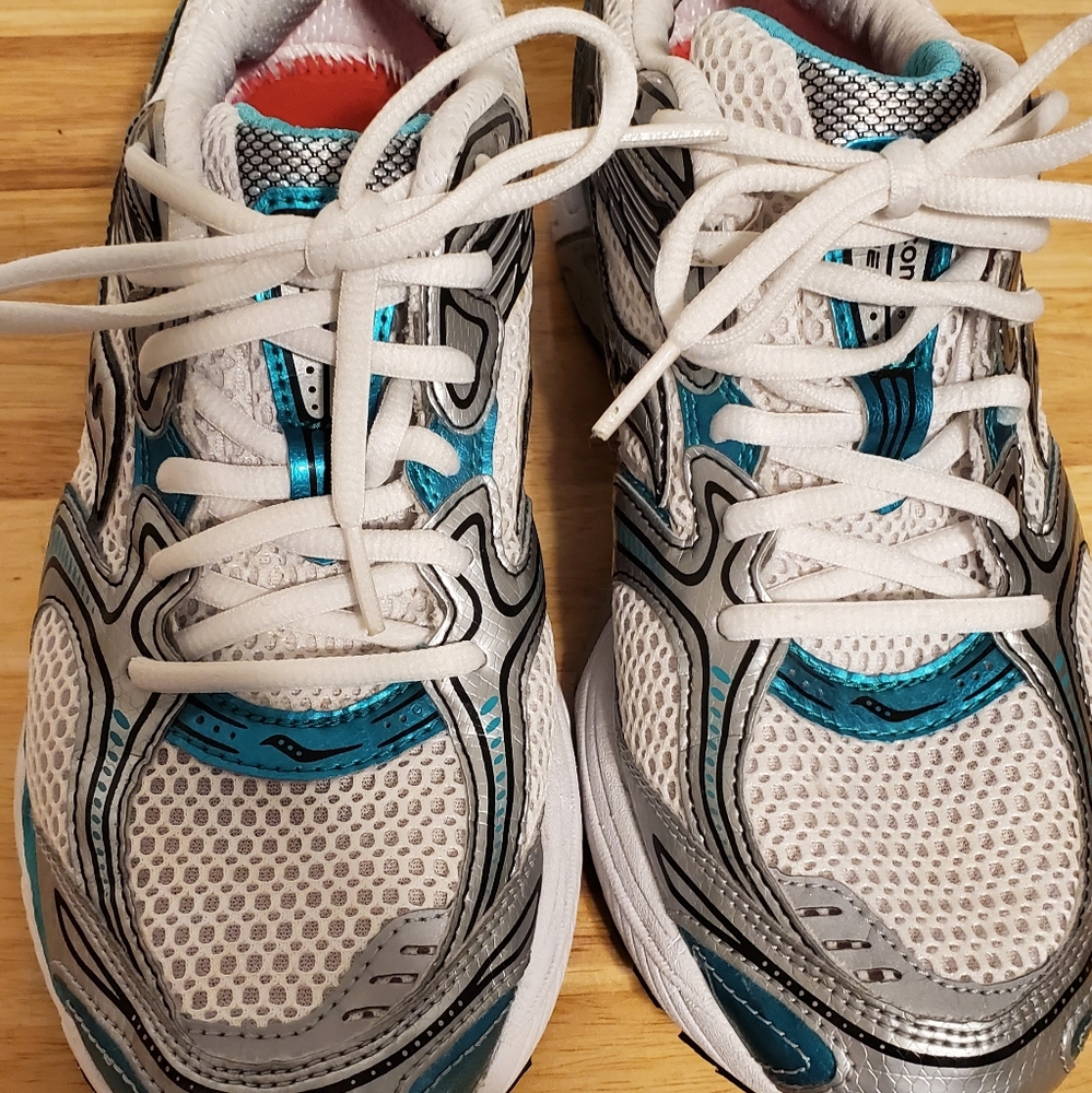 Womens Saucony Tennis Shoes Size 9.5